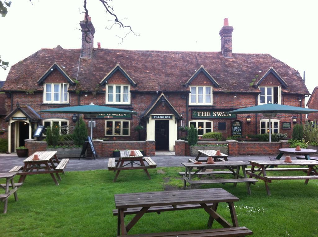 Swan, Thatcham By Marston'S Inns מראה חיצוני תמונה